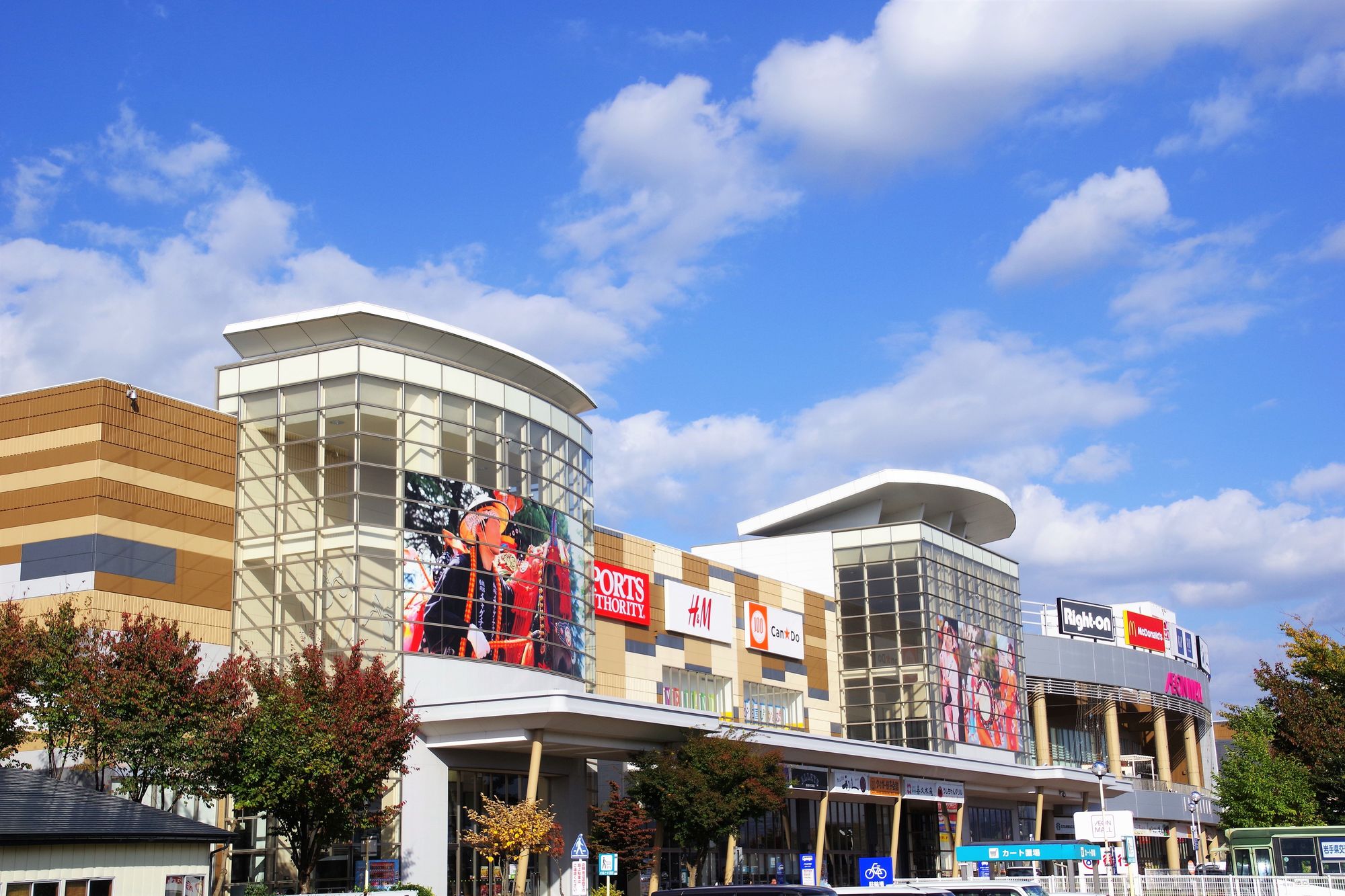 STEP01　出店立地診断<br />
売上の8割は立地で決まる